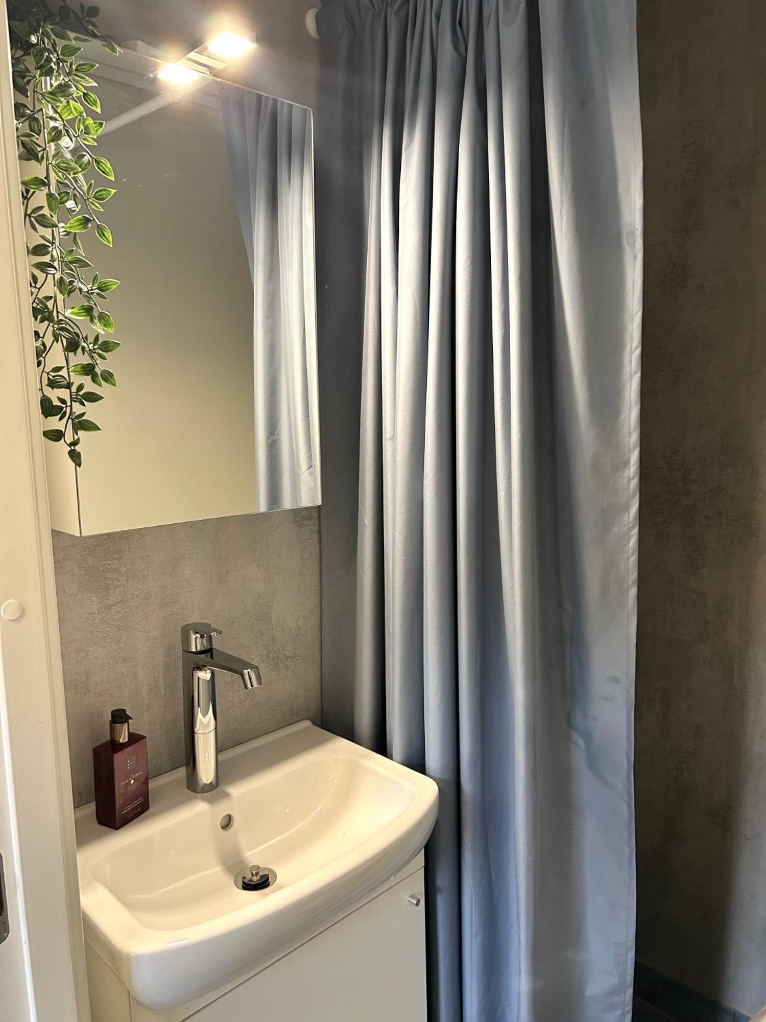 Newly Renovated Studio Apartment - Free Parking And Ev Docking Trondheim Exterior photo